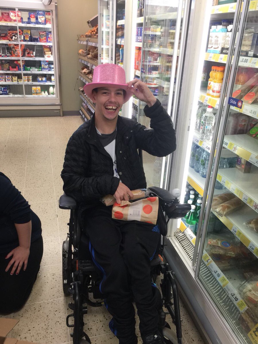 Team Springbank Hull #letshavesomefun Well done and #Hatsofftoyou 🎩<a href="/kaz_doherty/">Karen Doherty</a> <a href="/paul_robinson10/">Paul Robinson</a>