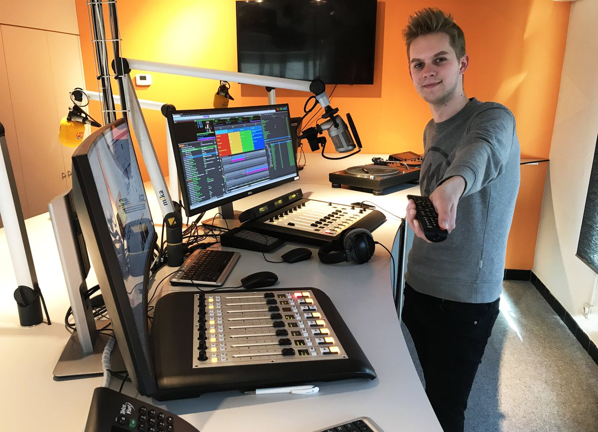 ZAP naar TOP! <a href="/daanvanderadio/">Daan De Scheemaeker</a> rijdt je vlot naar huis, deze week telkens tot 19u! #KiesVoorDaan