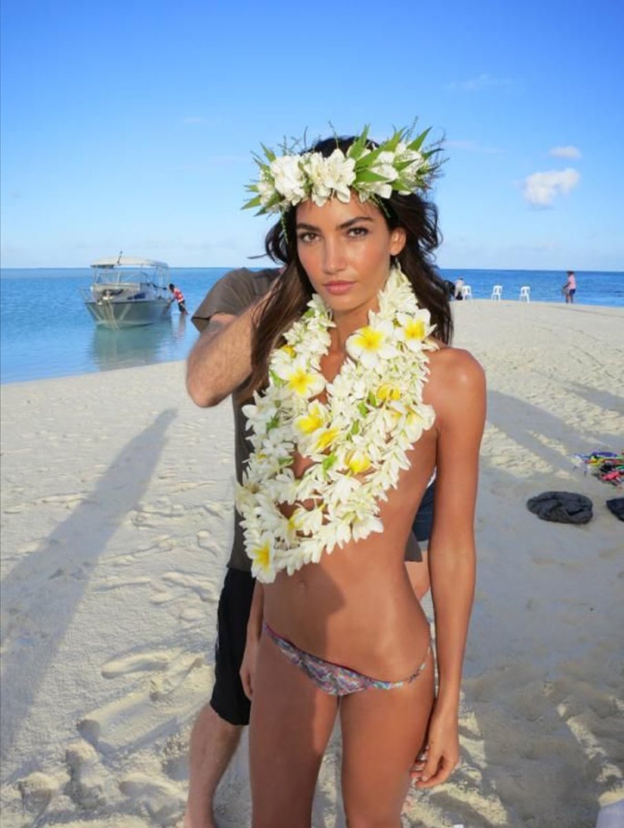 fatassmiller's tweet photo. Lily Aldridge https://t.co/RldAU4faRb