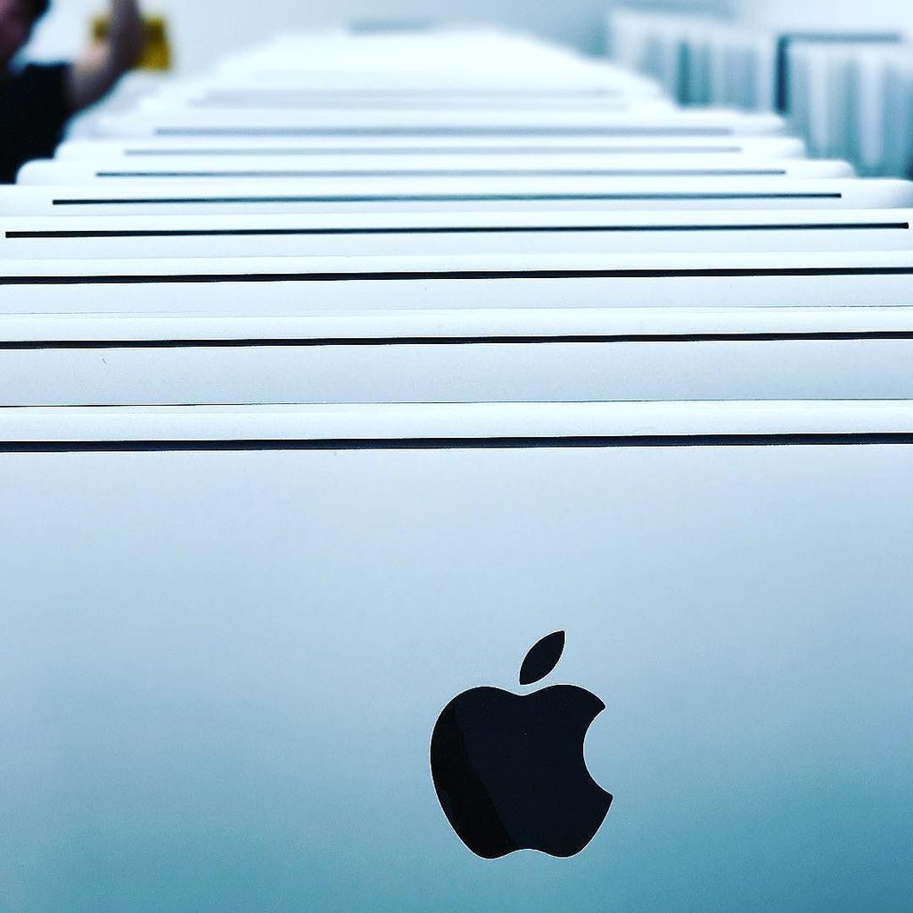 ElectronicCycle's tweet photo. If I had a dollar for every iMac we had, I'd have a nice little bonus coming my way. #TIERCYCLE #EarlyCycle #apple… https://t.co/1RZaiIh2tT https://t.co/1fzOuStIJP