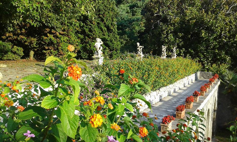 Il parco di villa Giorgini, nel borgo di #Montignoso. <a href="/yallersitalia/">Yallers Italia</a> <a href="/ENIT_italia/">ENIT S.p.A. 🇮🇹</a> #borghipic. Unisciti a noi! goo.gl/WfPtFD