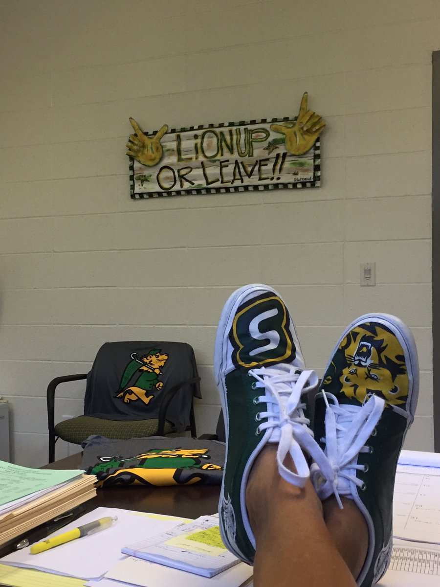 CoreyMistretta's tweet photo. On Homecoming You Gotta Break Out The Green Ones!  #lionup #slualum #Homecoming2017 #shoegameonpoint #LionUpTuesday #slutrack https://t.co/ToBzNBzZIg