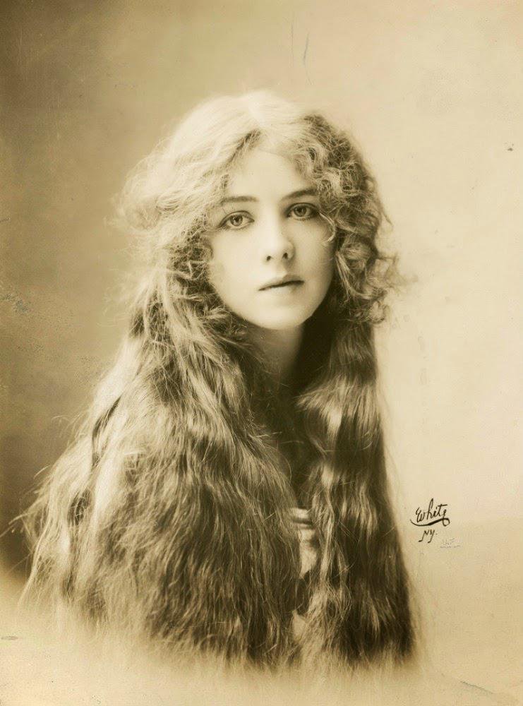 HolisticMoments's tweet photo. Ione Bright, stage actress, 1912. Photograph by Rudolf Eickemeyer, Jr. https://t.co/GMZ54ZlhNZ