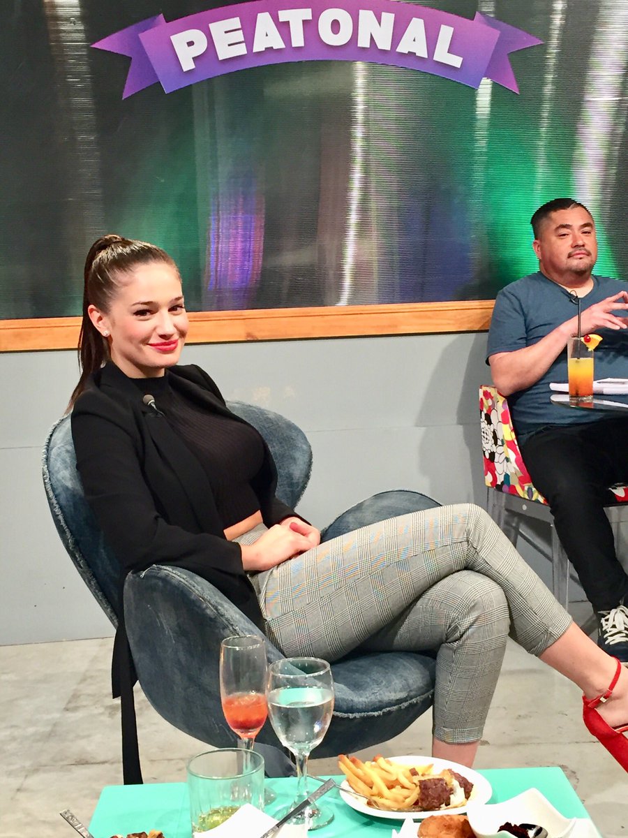 Linda persona placer conocerte! Y q sigan tus éxitos y se cumplan tus sueños!!!Vicu @peatonaltv