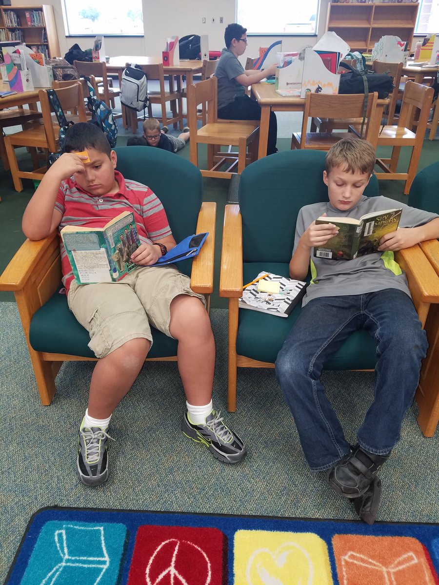 zsylvia3's tweet photo. Reading Workshop at its finest. #ocstingers #oakcrestintermediate @OakCrestStinger https://t.co/OP2YDnhDhf