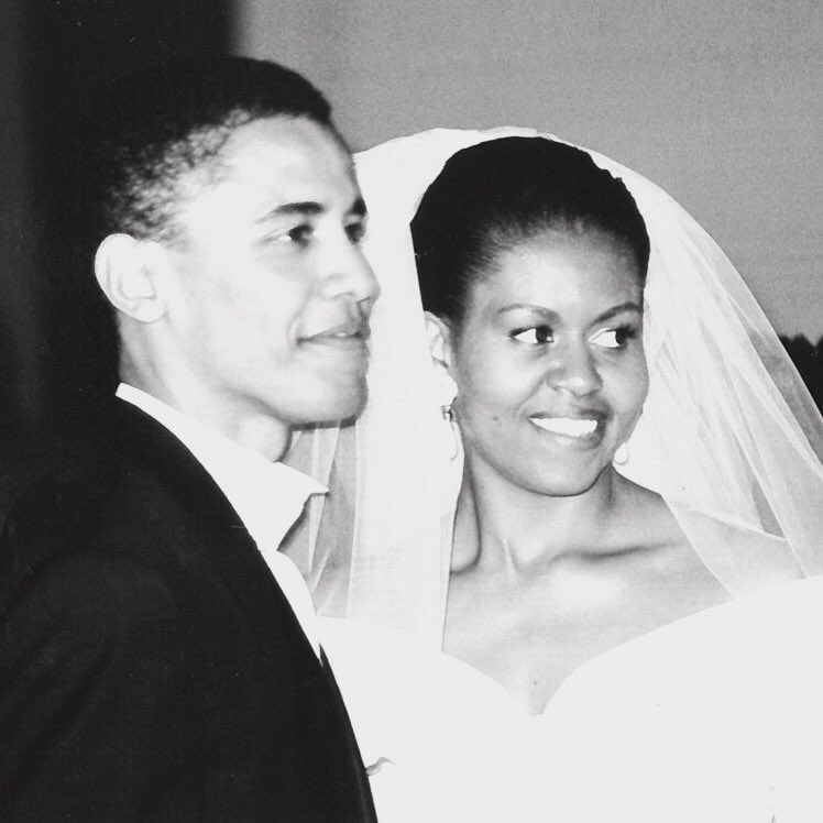 DMVFollowers's tweet image. Happy 25th anniversary to Barack &amp;amp; Michelle Obama 💍