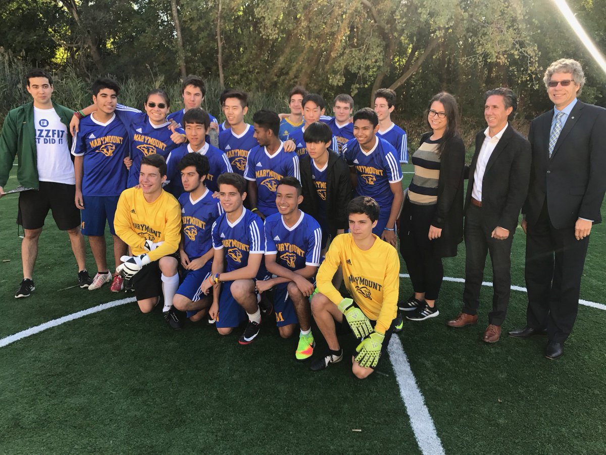 cfmontreal's tweet photo. Ce matin, l’Académie internationale Marymount de NDG inaugurait officiellement le terrain Mauro Biello #IMFC https://t.co/wOsY40agiP