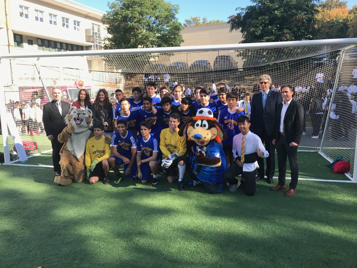 cfmontreal's tweet photo. Ce matin, l’Académie internationale Marymount de NDG inaugurait officiellement le terrain Mauro Biello #IMFC https://t.co/wOsY40agiP