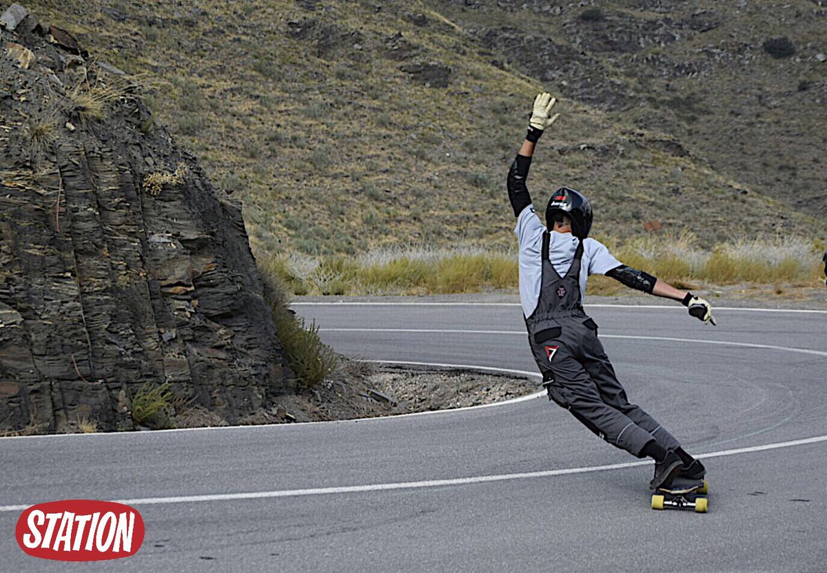 Justo Mullor, marcando estilo. STATION Precision Trucks #longboard #skateboard #skate #downhill #precisiontrucks #funnypic #sk8 #freeride