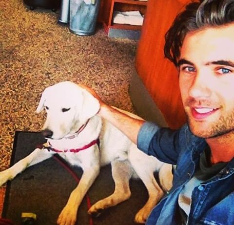 Aquí con la perro de #Ashley esta bien chulo♥
