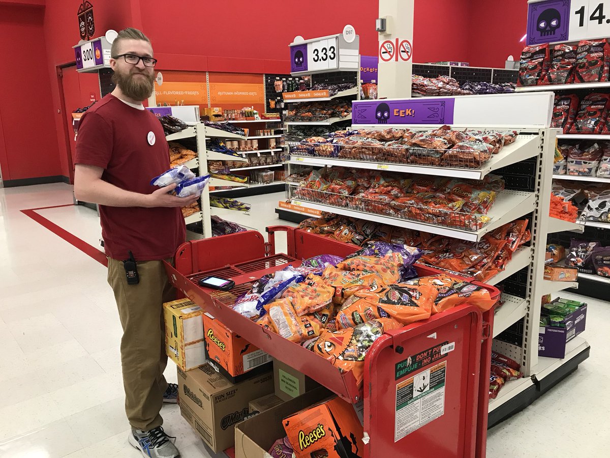 Emptying the backroom and filling the sales floor. Magic happens at T1350 🎯 #G190Fillingthefloor #D138Giants <a href="/Katemard1/">Kate</a> <a href="/rickd0055/">Rick Dengelegi</a>