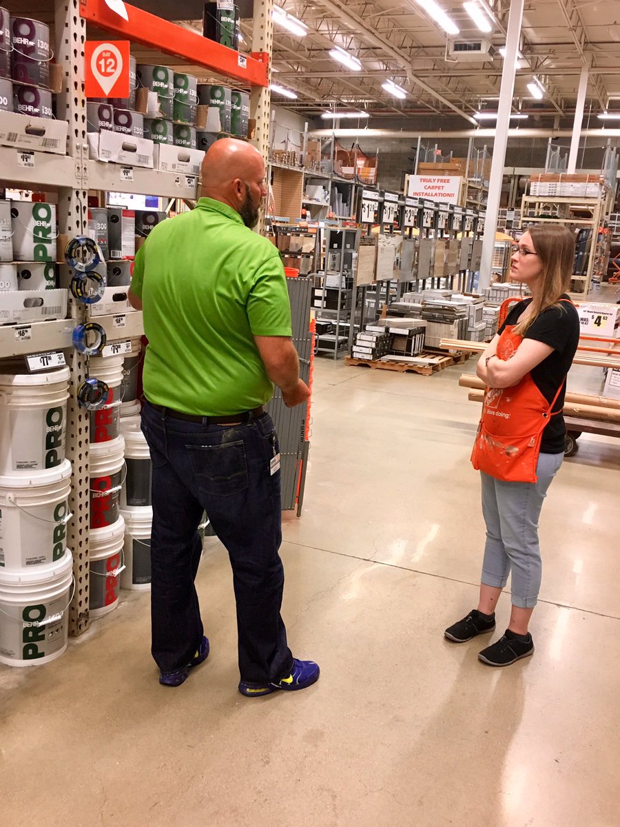 pdub5446's tweet photo. The Detroit Behr Blitz is on! Wolf and SuperPom teaching Behr at 2758
#BehrBlitz https://t.co/HxAt9lYQEc