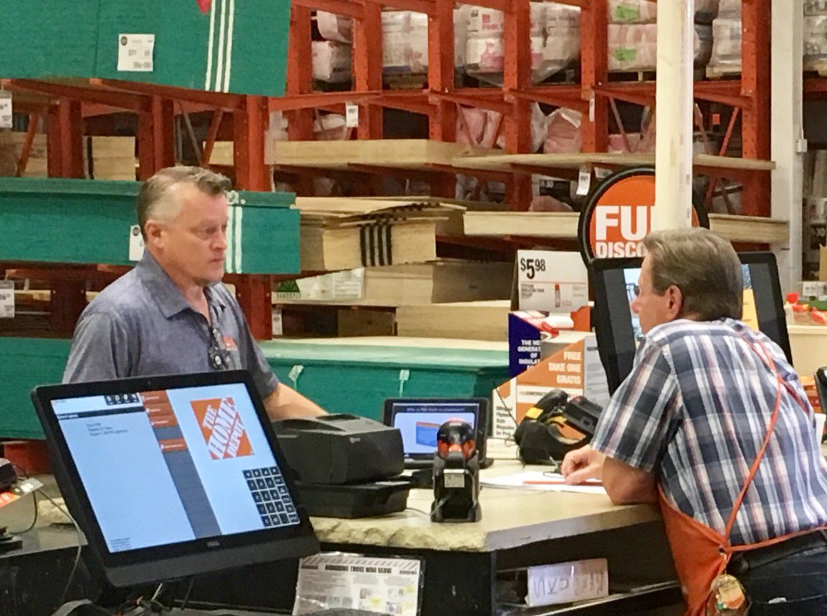 pdub5446's tweet photo. The Detroit Behr Blitz is on! Wolf and SuperPom teaching Behr at 2758
#BehrBlitz https://t.co/HxAt9lYQEc