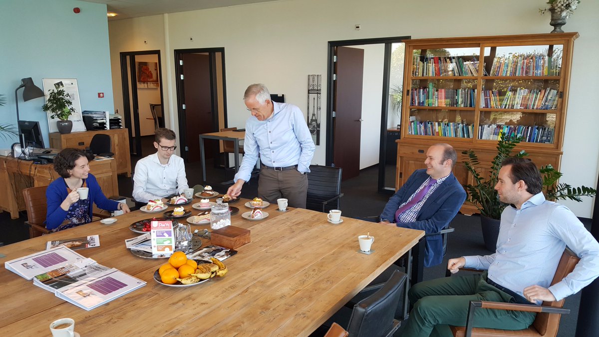 ECMdialoog's tweet photo. Vanmorgen met een stuk taart het 10-jarig jubileum gevierd met de collega's. Mart mist op de foto's, maar die stond achter de camera. :) https://t.co/pkA4nM2gP3