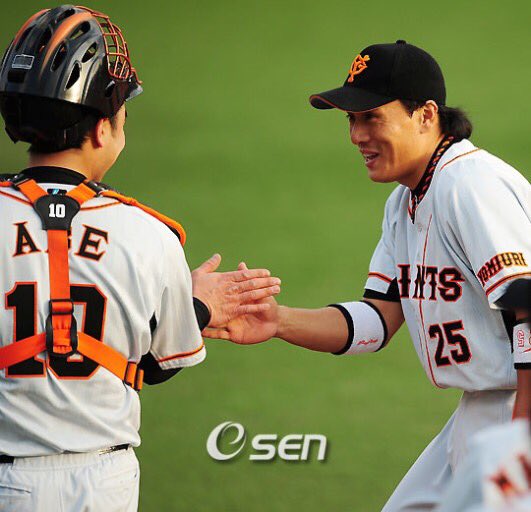 Chinatshikun's tweet photo. 韓国と日本のプロ野球で、数多い名シーンを残しながら活躍してくれた李承燁選手は、今日をもって現役引退しました。
彼は、自分を含めて韓国の野球を愛する人なら、誰でも尊敬できる、野球選手です。
23年間お疲れ様でした‼️
#李承燁
#L36END https://t.co/aO2IVYSLCd
