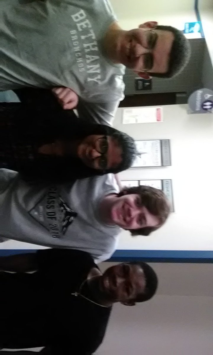 FTCSA_TSA's tweet photo. Low quality photos, but high quality teams 
#teammatesTuesday 
@oktsa78 @NationalTSA https://t.co/qVLLtsh6WN