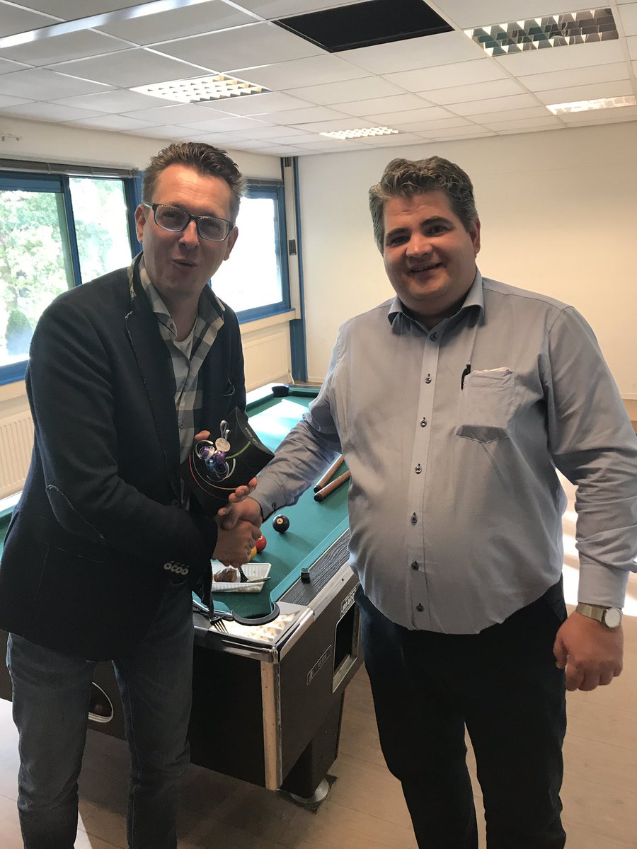 frankheidanus's tweet photo. Prachtige woorden van @anijkamp voor collega @eamkroeze ter ere van zijn 12.5 jarig jubileum bij @Voskampdeuren @voskampgroep https://t.co/6mKzGIPOXC