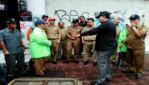 HalloJabarCom's tweet photo. Walikota Tasik Instruksikan, Awasi Proyek Drainase Jalan HZ Mustofa https://t.co/M0Vsxd1HrG https://t.co/EgfuWfdEtj