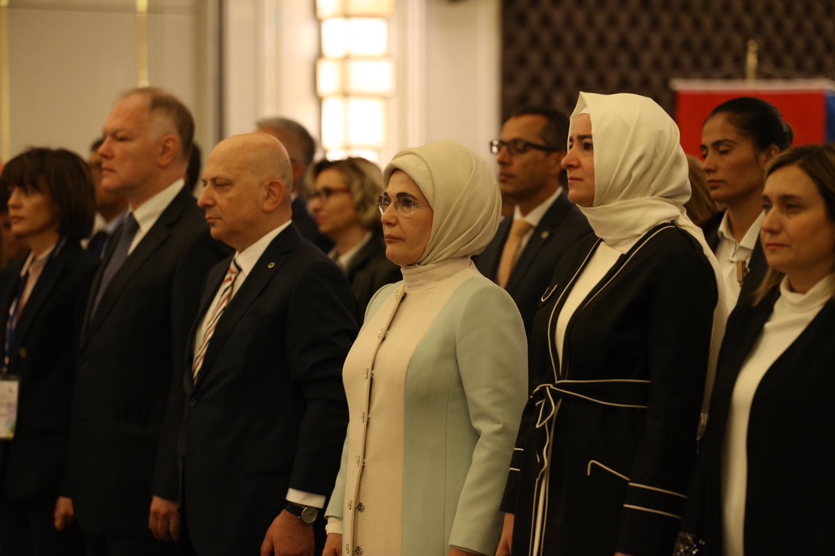 Sn.Emine Erdoğan Hanımefendi ve Bakanımız <a href="/drbetulsayan/">Dr.Betül Sayan Kaya 🇹🇷</a>, “Yaşlı Bakımının Geleceği: Göç, Sosyal İçerme ve Dayanışma Toplantısı"na katıldılar