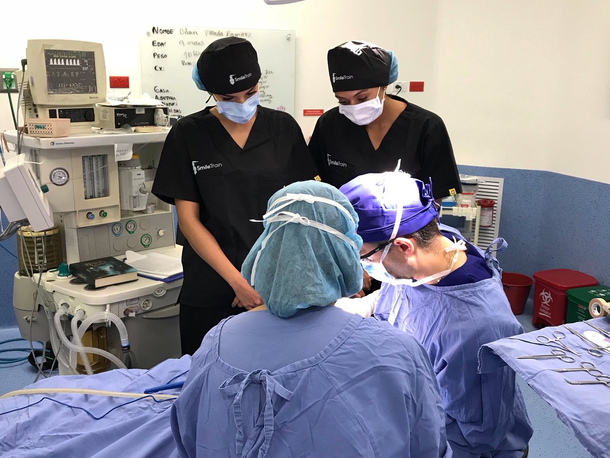 ReinadoColombia's tweet photo. Así se fabrican sonrisas, sueños, nuevas esperanzas a niños que sonríen con el alma @smiletrainLA #MásQueBelleza #CNB #SACleftWeek https://t.co/mgJee77Ynh
