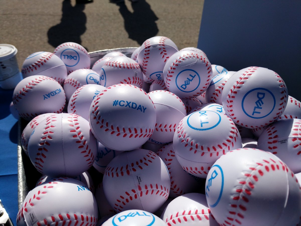 GilliGlassanos's tweet photo. Happy #CXDAY. Excited to celebrate with @davidortiz at #DELL. Every customer connection counts! https://t.co/S1VjRTFQwt