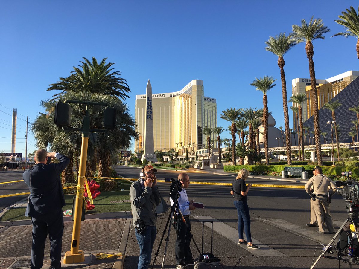 The scene on #lasvegasstrip #MandalayBay live at 5 <a href="/5_News/">Channel 5 News</a>
