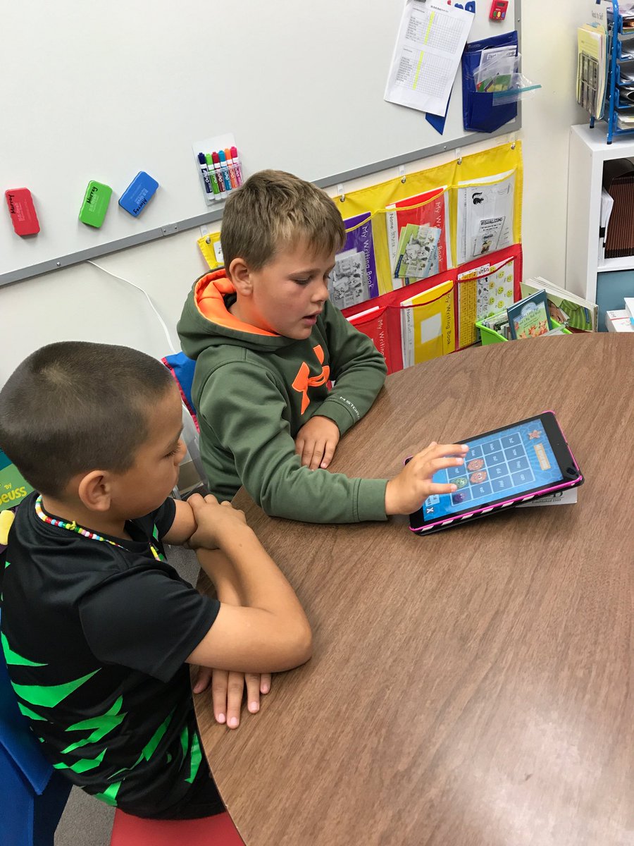 lynn_reads's tweet photo. As practice sight words with a little Word Bingo #2020HowardWinn  #TwitterTuesday https://t.co/mtpxNTeZNH