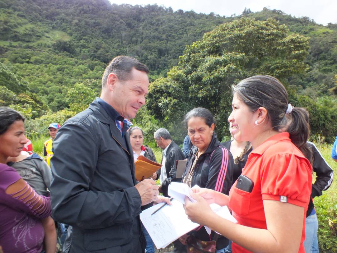 Gob <a href="/VielmaEsTachira/">JGVM</a> entrego 100 títulos a 7 comités de tierra y 50 títulos de vivienda #VielmaGarantizaPaz #En12DiasVictoriaDePaz