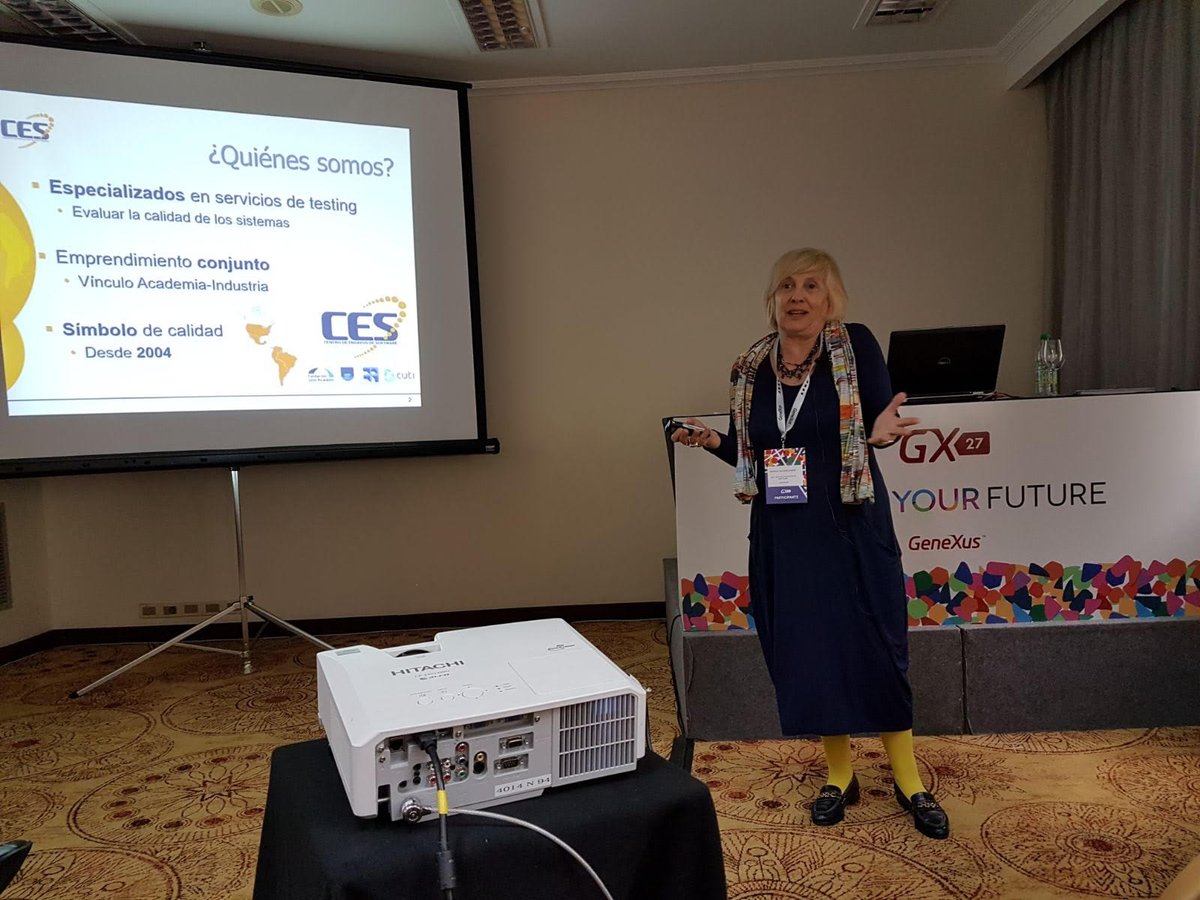 ces_com_uy's tweet photo. Encuentro GX27
Mónica Wodzislawski presentando "El testing de software y sus mitos, versión 2017". https://t.co/YpQaT1dwYu
