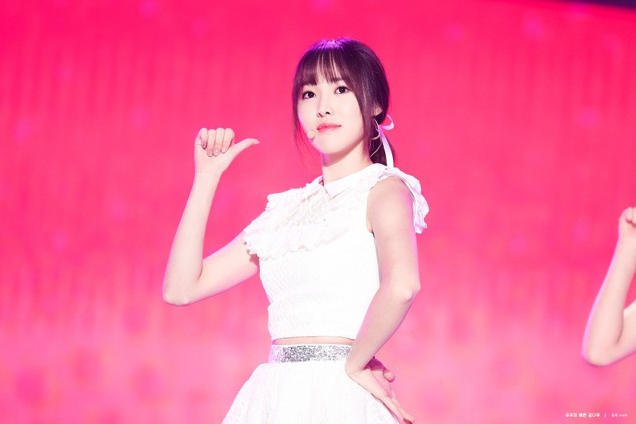 yuju_brasil's tweet photo. {YujuDay}
Parabéns para o raio de sol mais precioso para os Buddies.  #Happy1004YujuDay https://t.co/CM4qDRX1eS