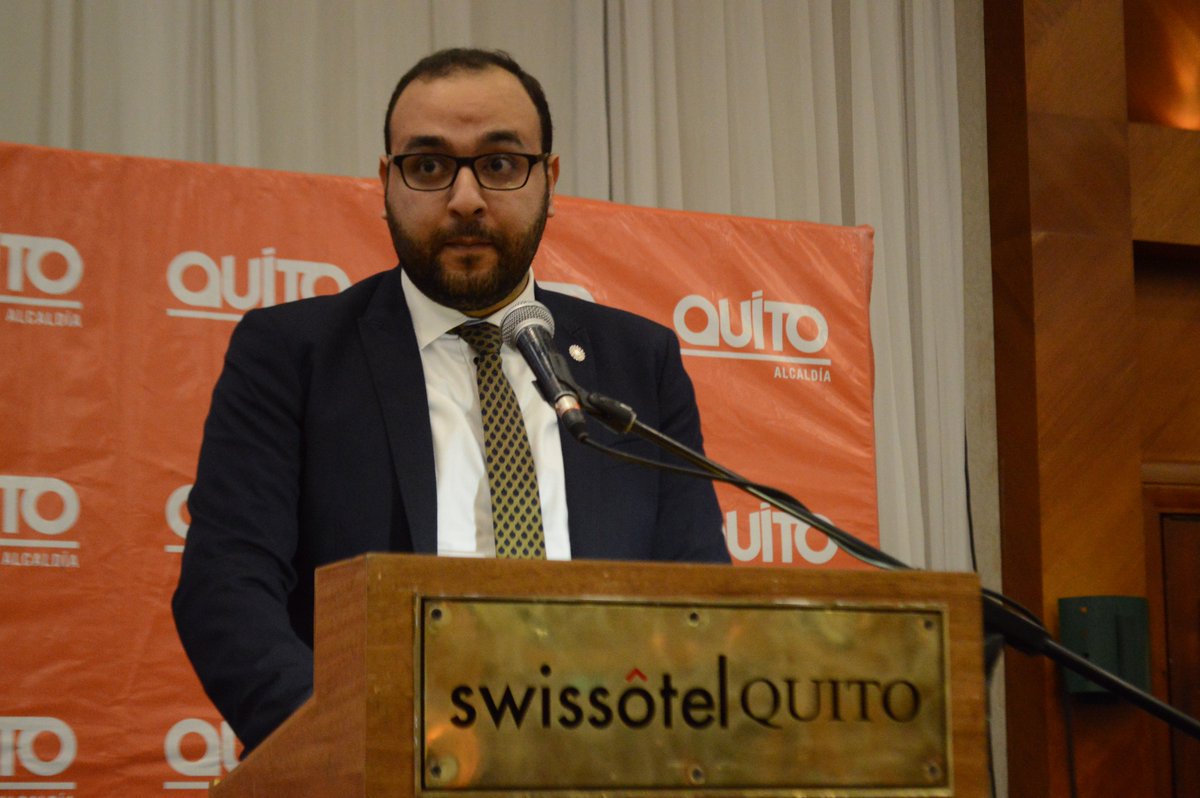 HultPrizeUCE's tweet photo. @AymanArandi Director Global de Innovación de Hult Prize Foundation en el Ideatón Quito @conquitouio @linqlab @HultPrizeEC https://t.co/fb1CH73HIf