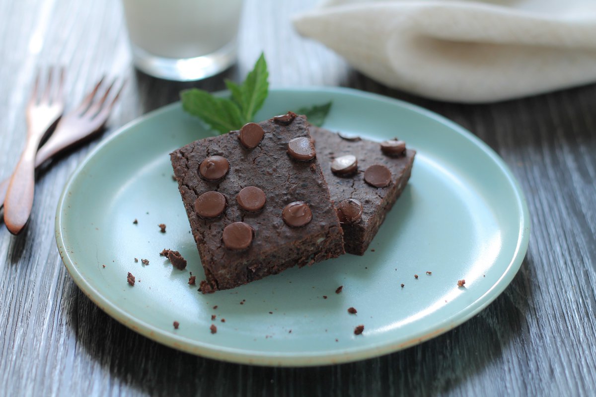 thehonoursystem's tweet photo. Mint Chip Black Bean Brownies - a protein packed, naturally gluten free treat. Made using @doterra essential oil! https://t.co/QD7suS302h https://t.co/TYKuMJ7qh5