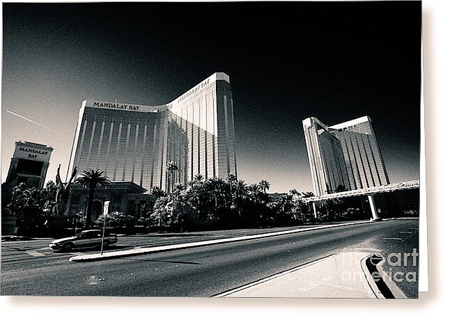 THClearCo's tweet photo. Our hearts go out to all of the families affected by the #VegasMassacre stand strong and keep your hearts open!! #OneLove #PeaceAndLove https://t.co/fWIxHFph3k