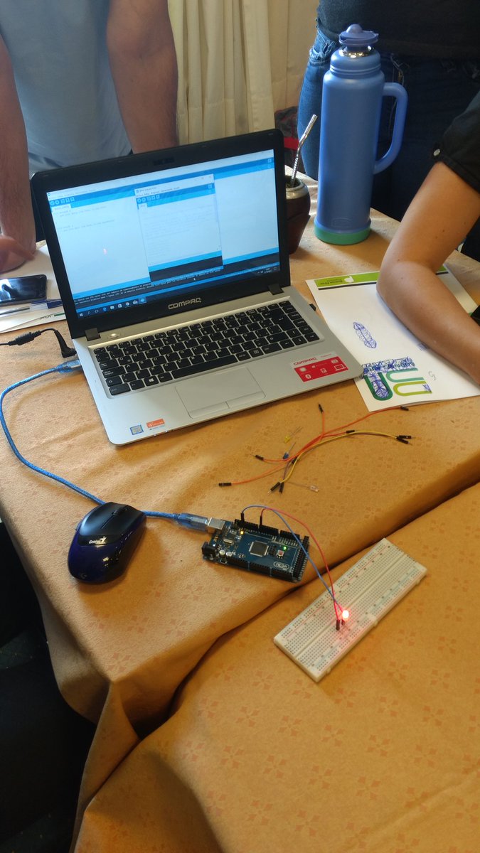 Guille_Martin83's tweet photo. #BaheOct Taller de Robótica de la mano del Profesor Esteban Beato #AprendizajeColaborativo https://t.co/bcfxMp0EkF
