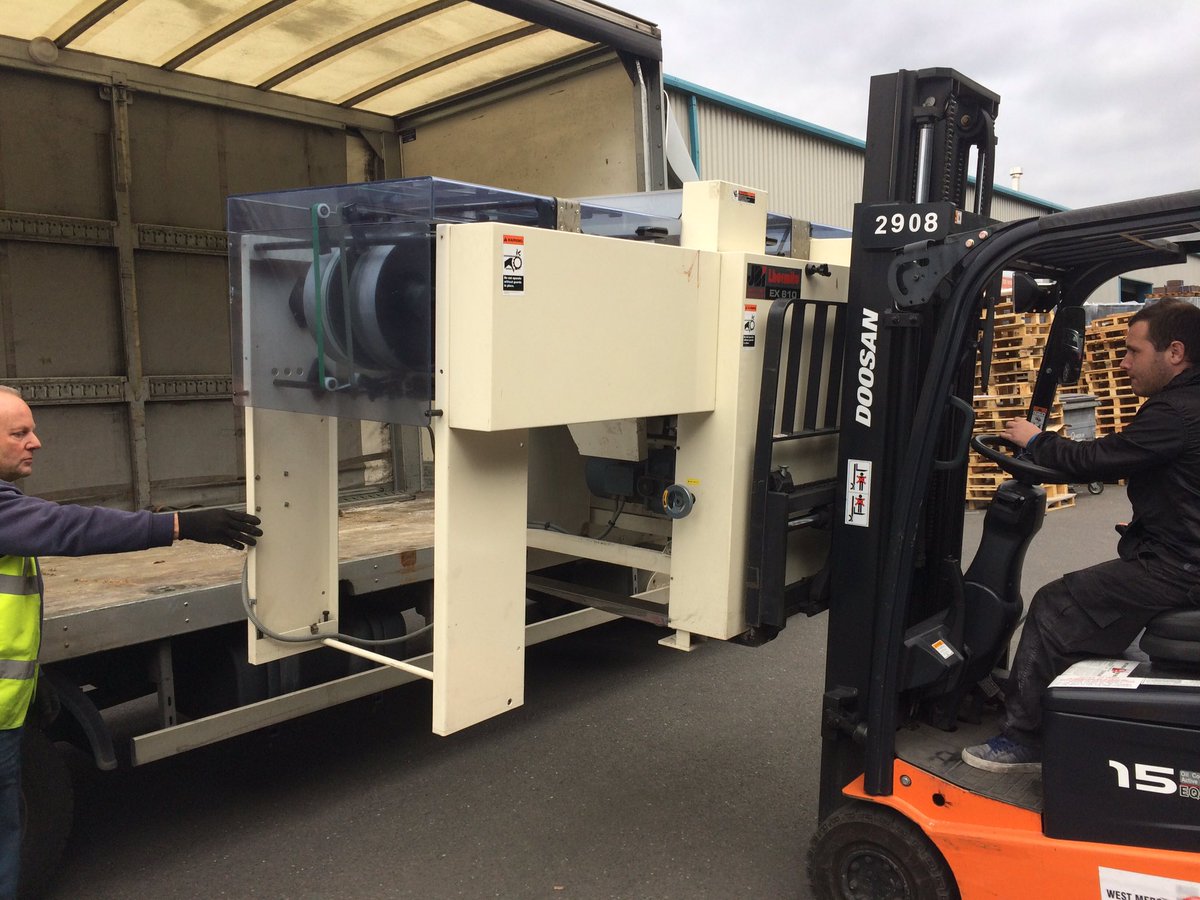 Bindingstore's tweet image. JBI EX-610 being offloaded in Birmingham this morning. A fun install on a 1st floor mezzanine. #WireBinding #BindingStore #PrintFinishing