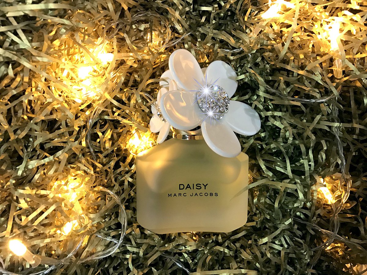 ThePerfumeShop's tweet photo. Love Marc Jacobs Daisy?! You'll want to get your hands on this sparkle edition! 😍✨ https://t.co/TQgwDAzVt1 https://t.co/rm1BD6WZoh