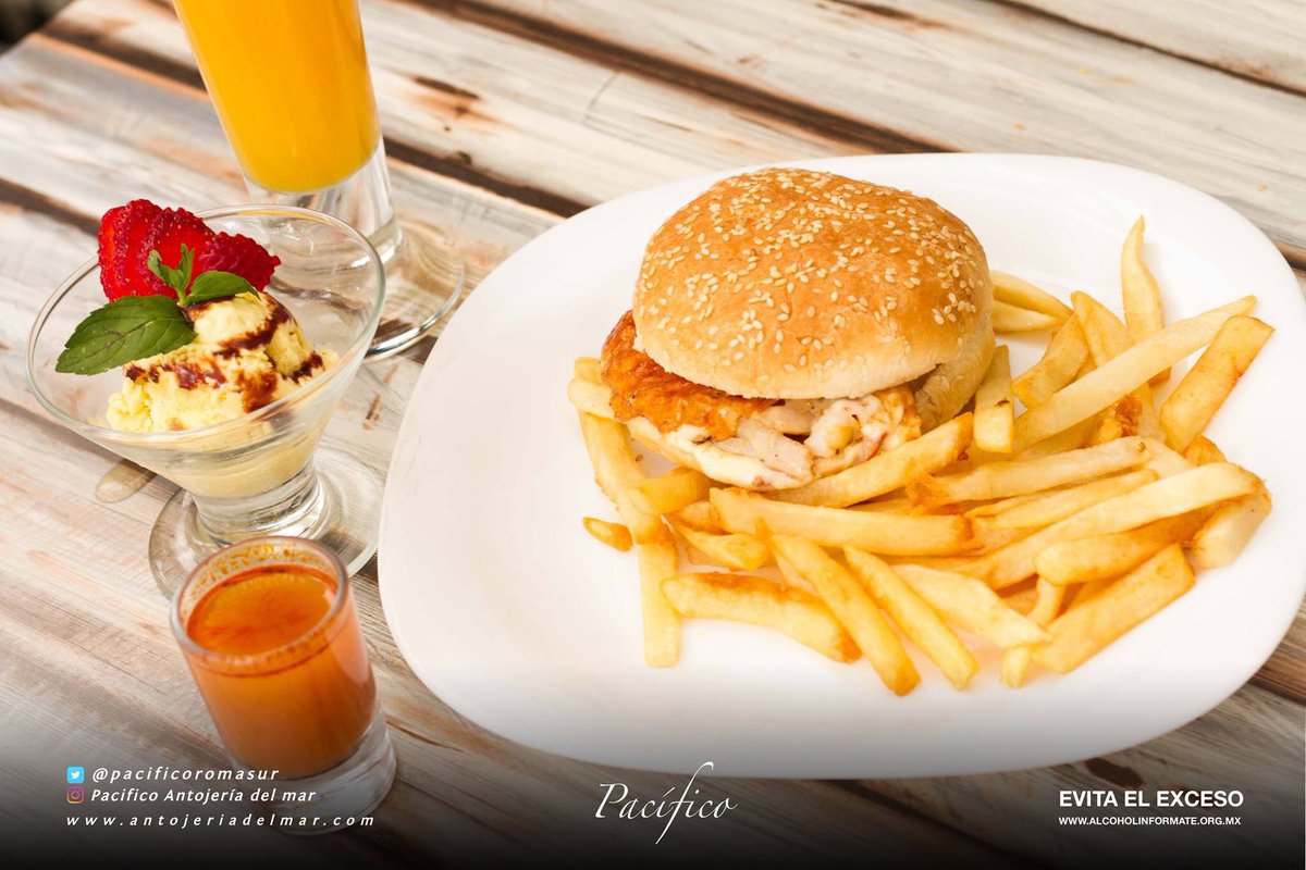 pacificoizcalli's tweet photo. La famosa hamburguesa de camarón con EXTRA QUESO 😍
Un shot de caldito de camarón 🍤
Postre y bebida por $89 pesos. #MoodPacificoOn https://t.co/HVXkRfsCBF