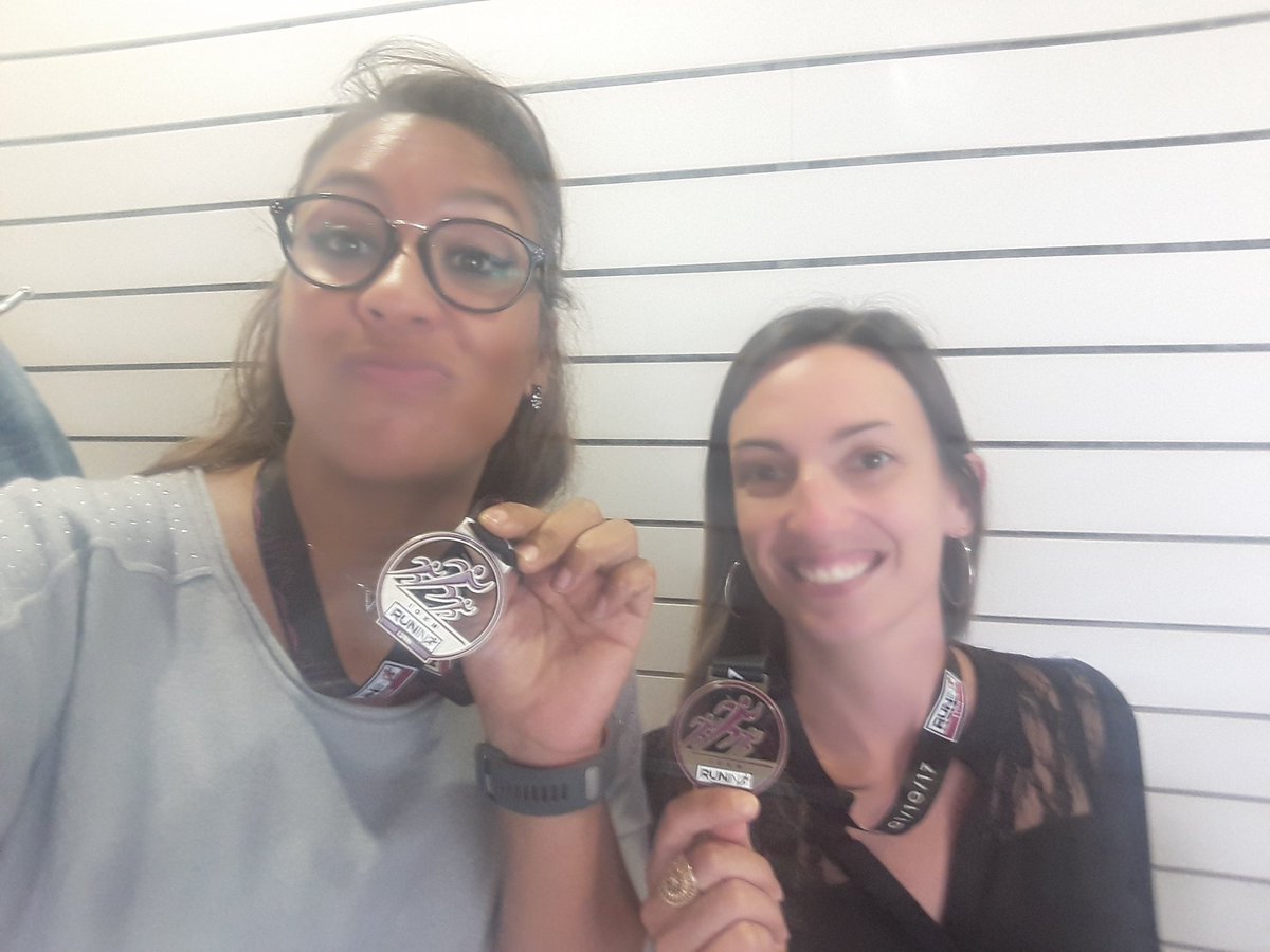 Christel_Cision's tweet photo. Quand les filles du team IT &amp; Support de @CisionFrance font le #10km du #runinlyon2017 https://t.co/vsEIhBK2v3
