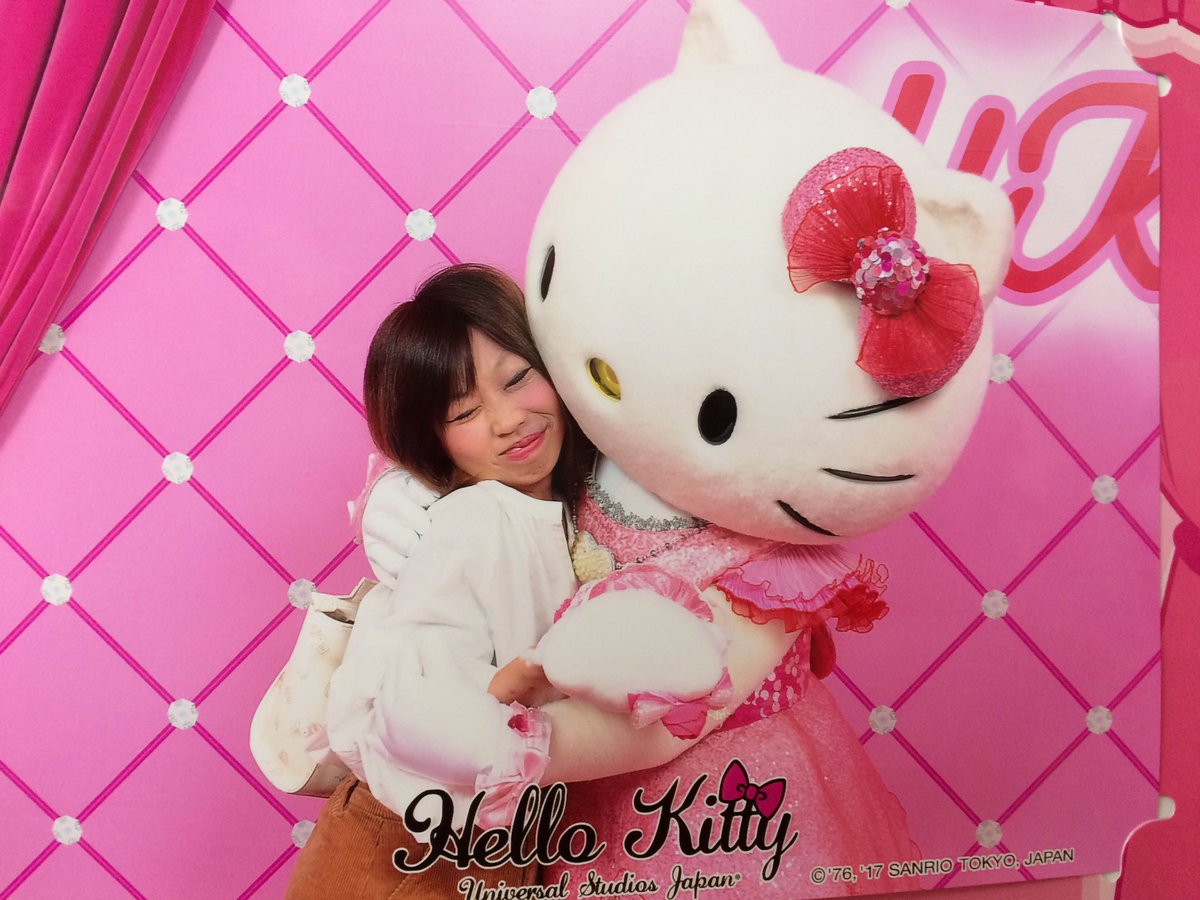 HaL629230's tweet photo. キティちゃんに「久しぶり♡」
って
カメラマンのクルーにキティちゃんが♥
「いつも来てくれるの」って。
「今日もおしゃれだね」って♥
キティちゃんに覚えられてる♡
#ユニバ
#ユニバーサルワンダーランド
#ribboncollection
#サンリオ
#Hellokitty https://t.co/yA5qfPat0c