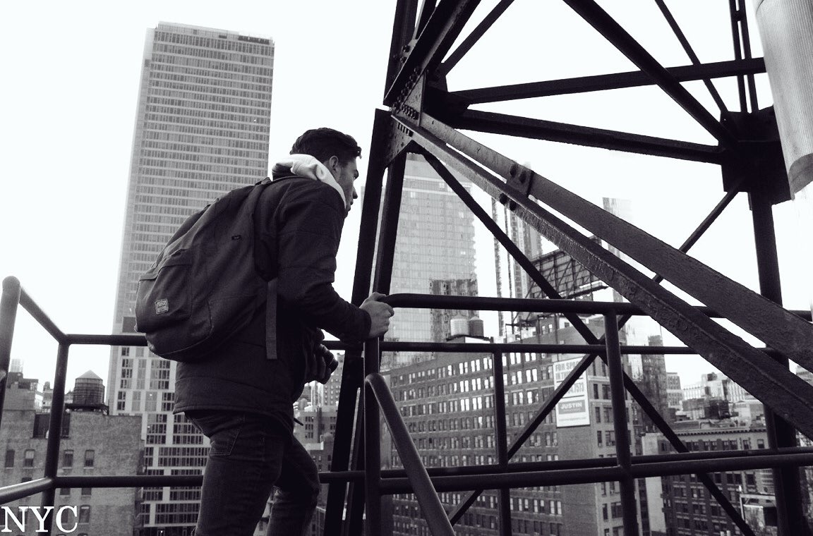 ExplorerPhotos's tweet image. Climbing up a broken fire escape ladder of a 13 story building with @AlexMyers024 in Manhattan