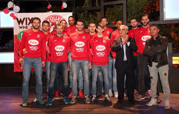 JomaItalia's tweet photo. Una nuova importante e si spera esaltante stagione #insieme. #Joma sponsor tecnico della @volleypiacenza! #Wixo #volley🏐 #LegaUnipolsai https://t.co/mKfKwRiiUb