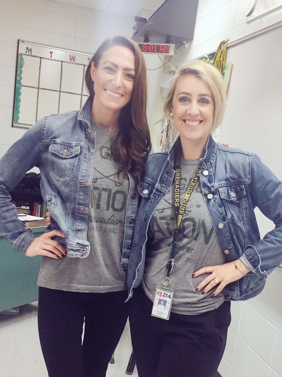 MsRandallEGHS's tweet photo. Twins! #EGhoco2017 #EGWLC #TweedleDees https://t.co/4u4t7Bta5z