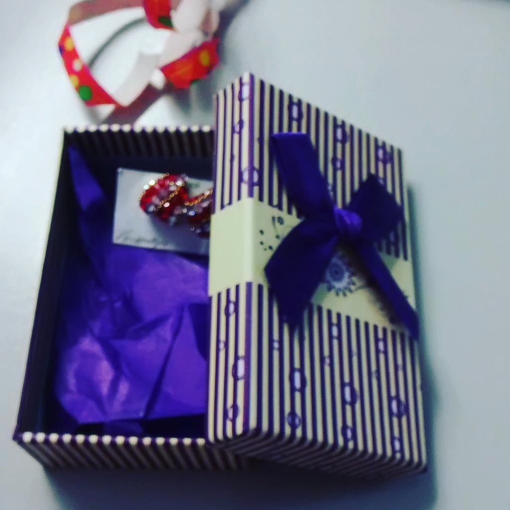 libraclaudia's tweet photo. Mi regalo! 😘 https://t.co/6CynFkjddM