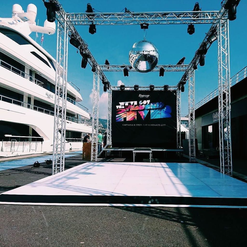 Une piste de danse blanche pour le @monacoyachtshow_official 
A beautiful white dance floor for a party at the Mon… ift.tt/2hIRUhC