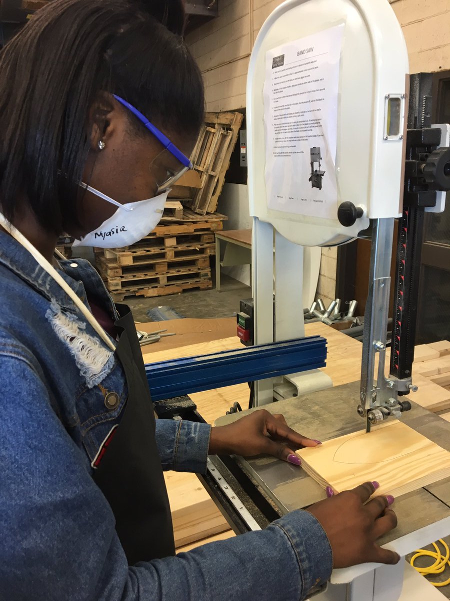 vafozzils's tweet photo. Building life skills while building boats-SHS oceanography students become novice woodworkers by making toy boats #iwcsSTEM #SHSRowTheBoat https://t.co/rAjeJosD9v