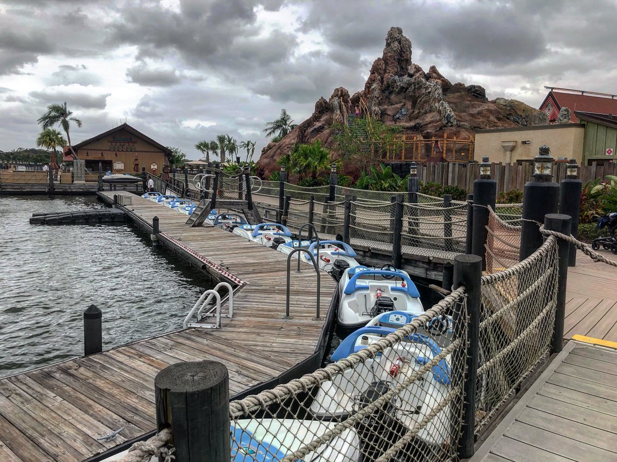 wthomasperry's tweet photo. Rain rain go away, so me and @____Steve____ can take the boat out today! #7seaslagoon https://t.co/Sy4D9cYyQf