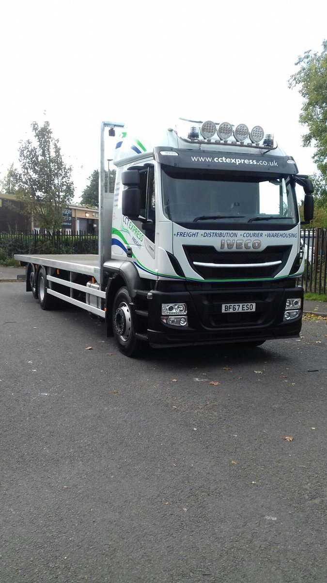 GuestMotorGroup's tweet photo. We're really busy with customer deliveries at the minute! Here's the 4th 26ton flat bed delivered to #CCTExpress in #Warwickshire https://t.co/dEV45d6mld