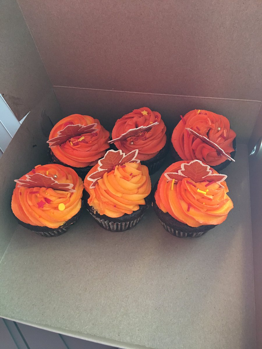livvv1989's tweet photo. Gotta love cupcake Tuesdays! β€οΈππ» especially when they come from Wannamakers Bakery! #buylocal #halloweeny #morningsnacking https://t.co/5m8dipbJTm