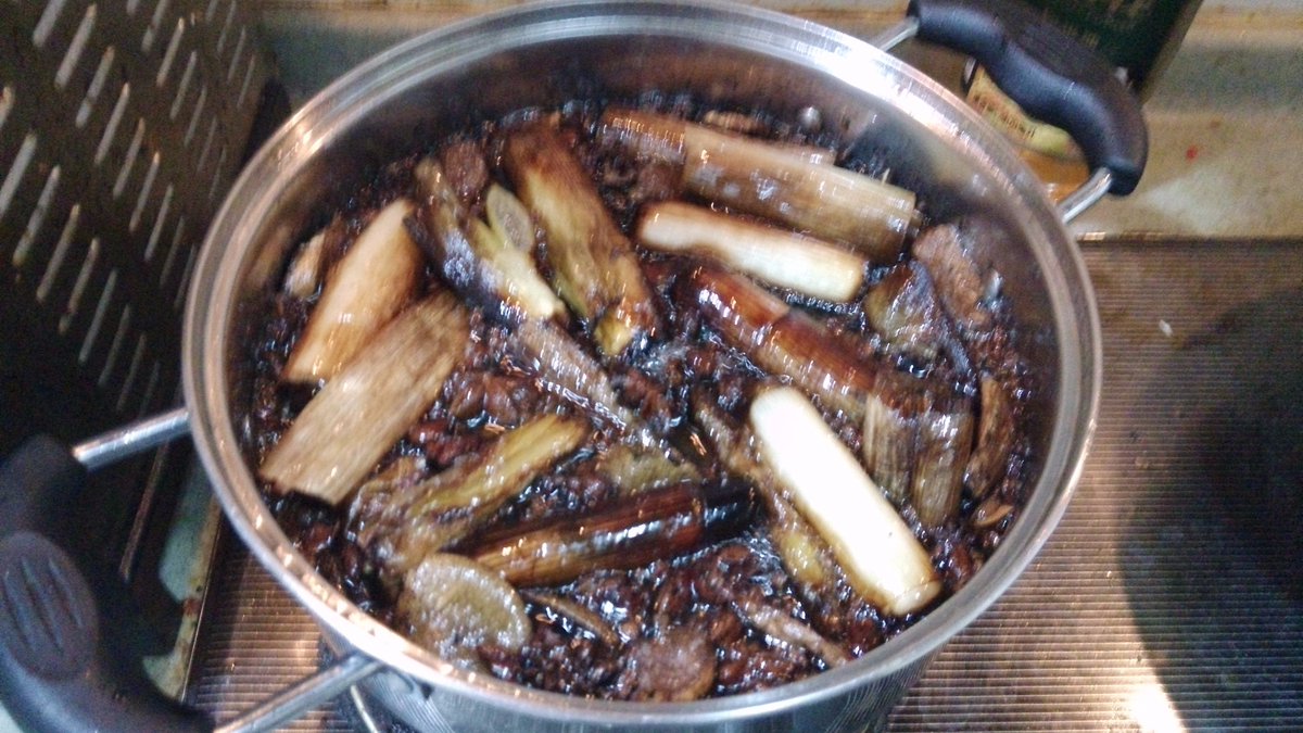 阿井幸作 鉄鍋のジャン の飲めるラー油完成 味見した感じは 飲む にはちょっと辛いか でも結構コッテリしていて 油分で辛味を覆い隠してる感じもする とりあえず 明日の朝飯は小笼包だな 阿井幸作 鉄鍋のジャン の飲めるラー油完成 味見した感じは 飲む にはちょっと辛いか でも結構コッテリしていて 油分で辛味を覆い隠してる感じもする とりあえず 明日の朝飯は小笼包だな