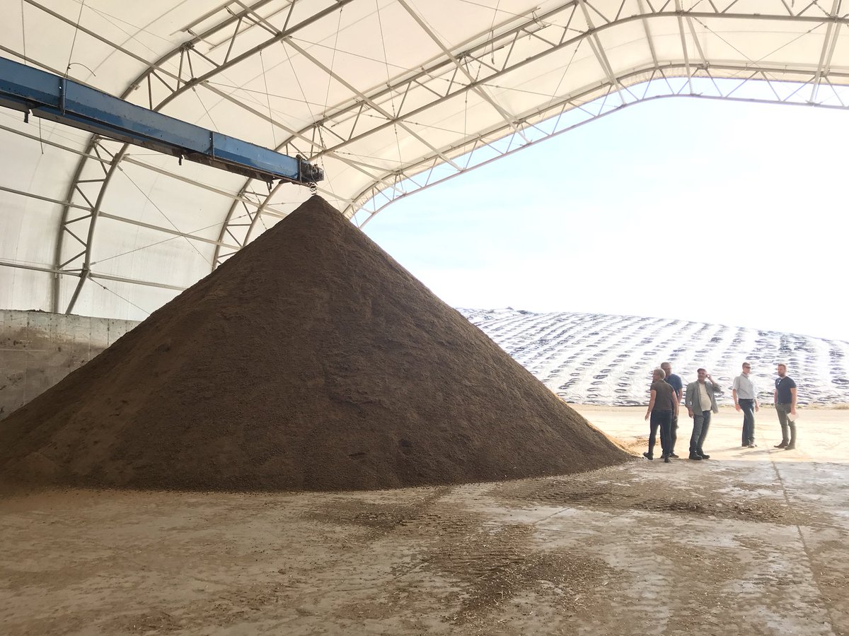 Bauer_FAN_UK's tweet photo. Thatโs quite a heap of RMS bedding #greenbedding #BRU #Bauer ##FANseparator https://t.co/6ngxQWJp6I